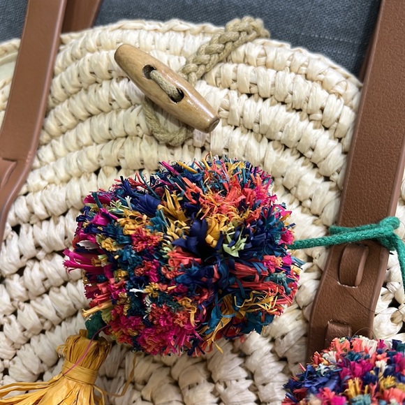Colorful Pom Pom Beach straw bag - Picture 3 of 7